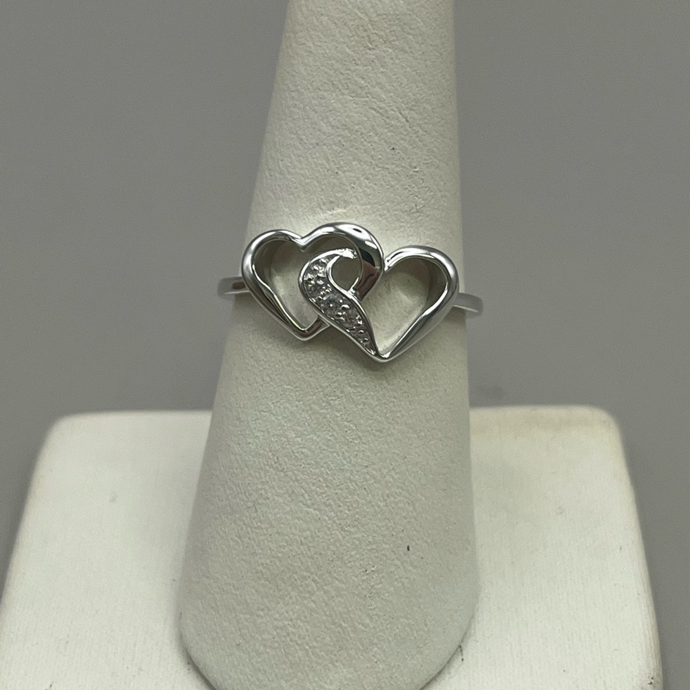 Romantic Silver Heart Ring with Vintage Charm - Picture 2 of 4